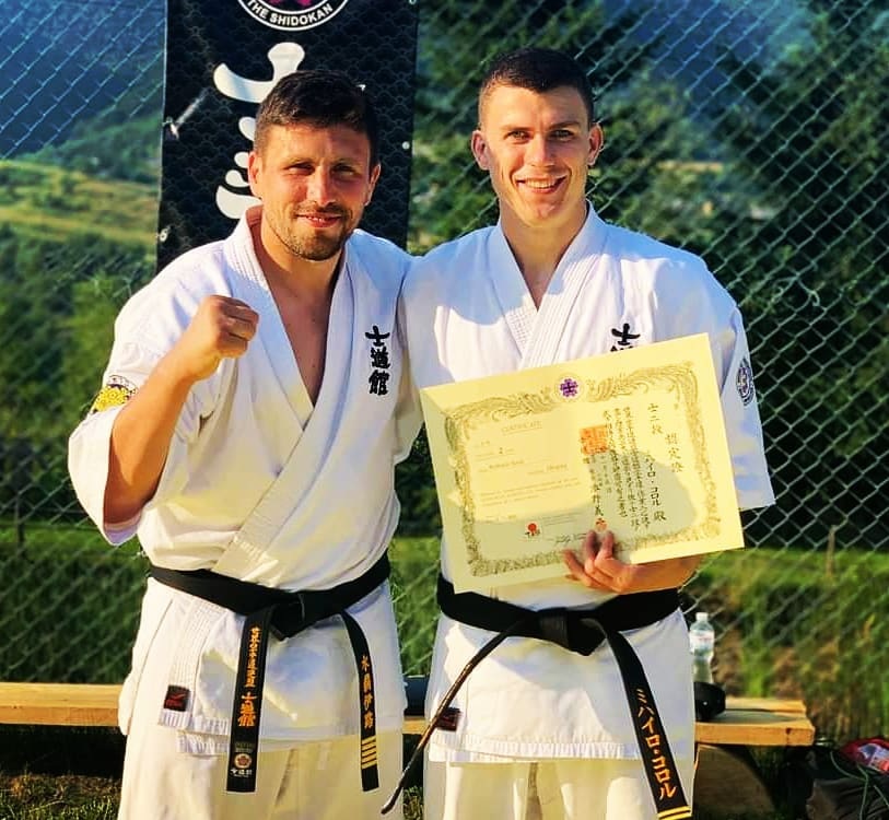 MMA — тренер у формі